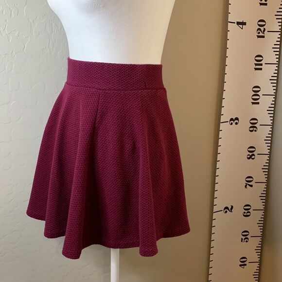 H&M maroon miniskirt with back zipper wide waistband unlined size small - Picture 5 of 10